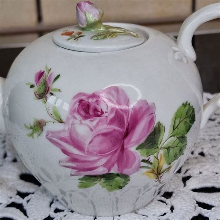 Molly Ephraim Net Worth: Details About Movies, Career, Kids, Age, Income - SarkariResult