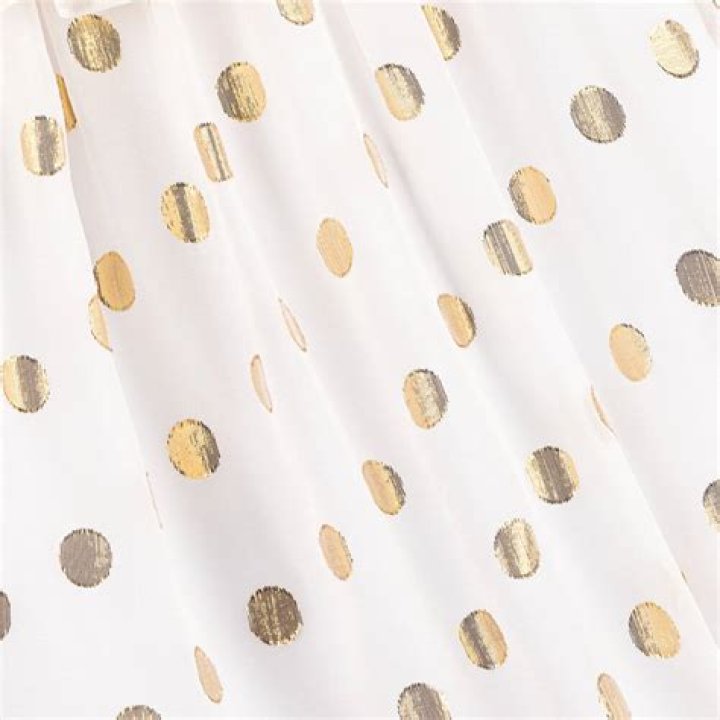 How Tall Is Millie Bobby Brown? Height, Photos With Stars - SarkariResult