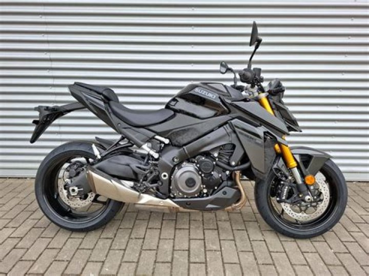 Travis Kelce Leaving The Chiefs Locker Room Following Their, Who Is Travis Kelce? - SarkariResult