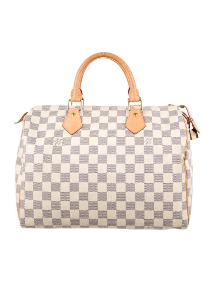 How to Get the Frostbite Shackles in Last Epoch? - SarkariResult