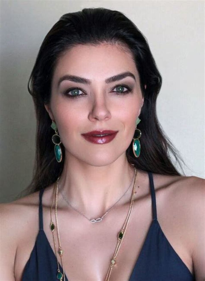 Adrianne Curry Height, Weight, Measurements, Bra Size, Shoe Size