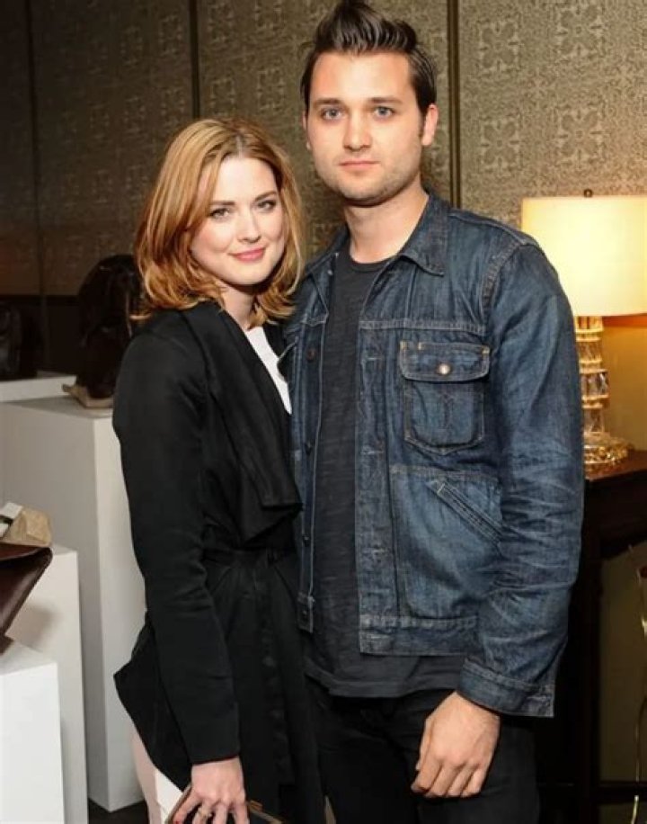 Alexandra Breckenridge (Actress) Wiki, Bio, Age, Height, Weight, Husband, Net Worth, Family, Facts