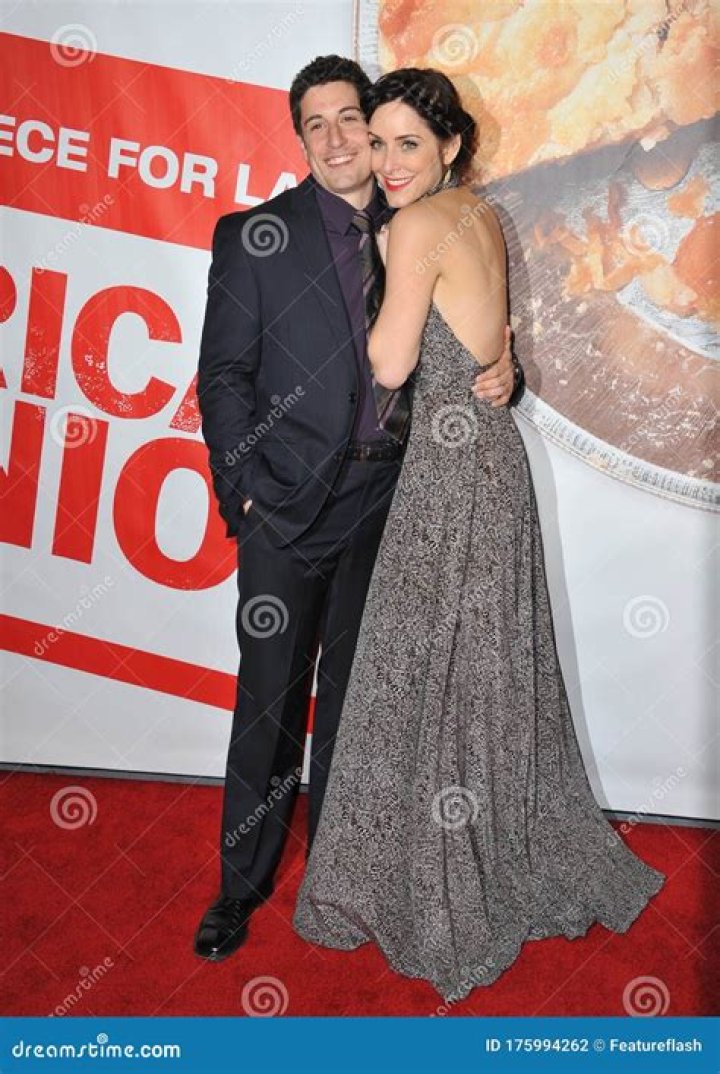 is Jason Biggs a married man?Who is his wife?know his past girlfriend !