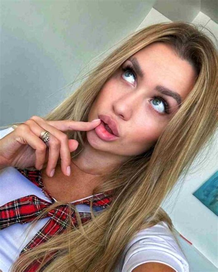 Angela Brauer Height, Weight, Net Worth, Age, Birthday, Wikipedia, Who, Nationality, Biography