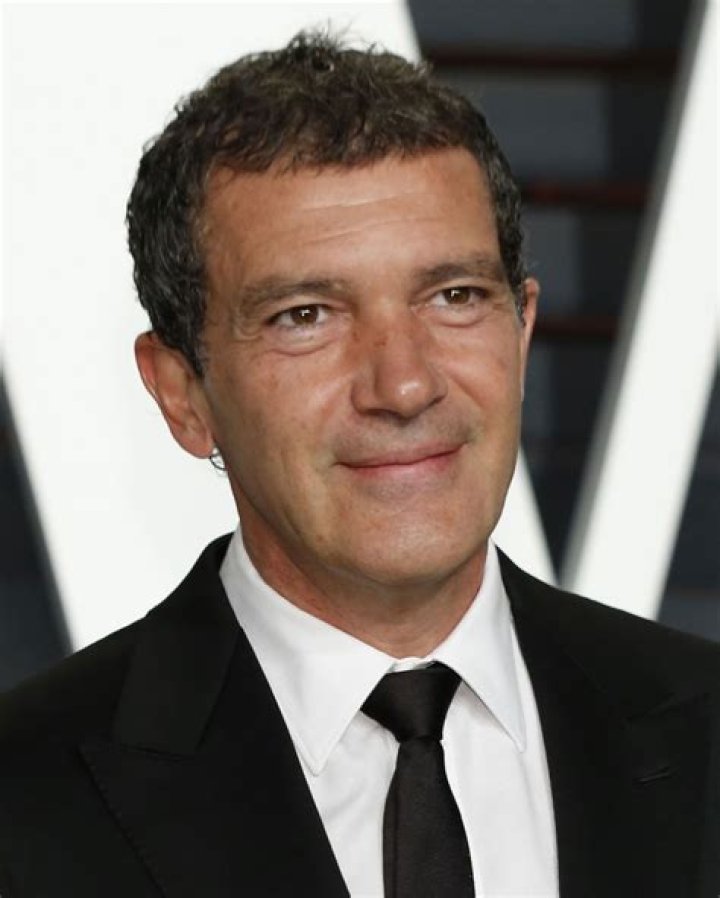 Antonio Banderas Height, Weight, Body Measurements, Shoe Size