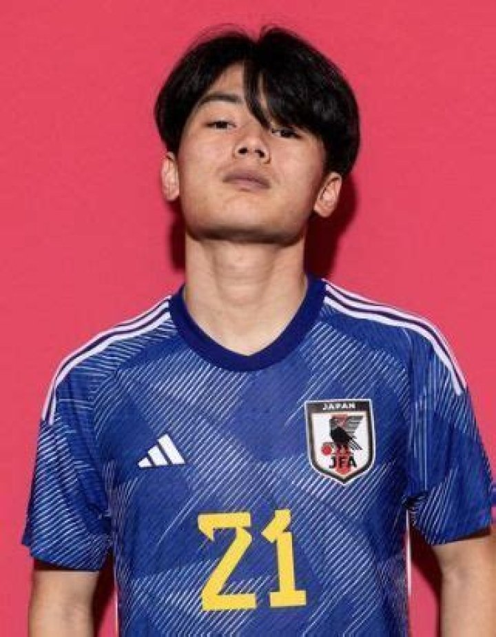 
Ayase Ueda Height, Weight, Net Worth, Age, Birthday, Wikipedia, Who, Instagram, Biography 