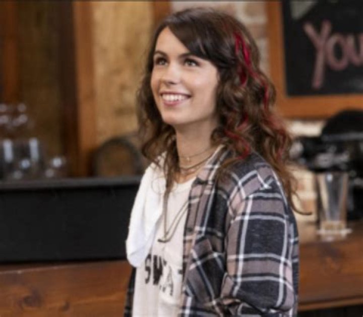 Carmen Flood Height, Weight, Age, Boyfriend, Biography, Family & Wiki