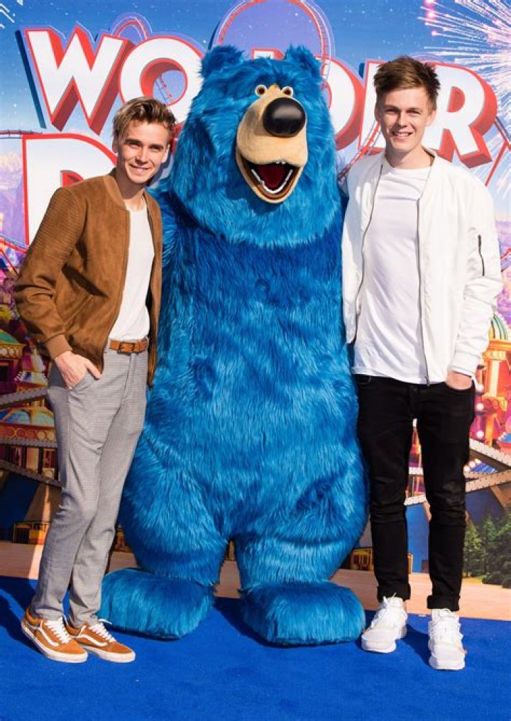 Caspar Lee – Wiki, Age, Height, Net Worth, Girlfriend, Is He Gay?