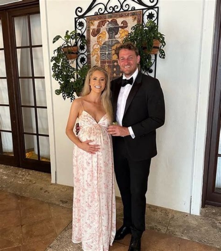 
Cassidy Gifford & Husband Ben Wierda Expecting Their First Baby Together 