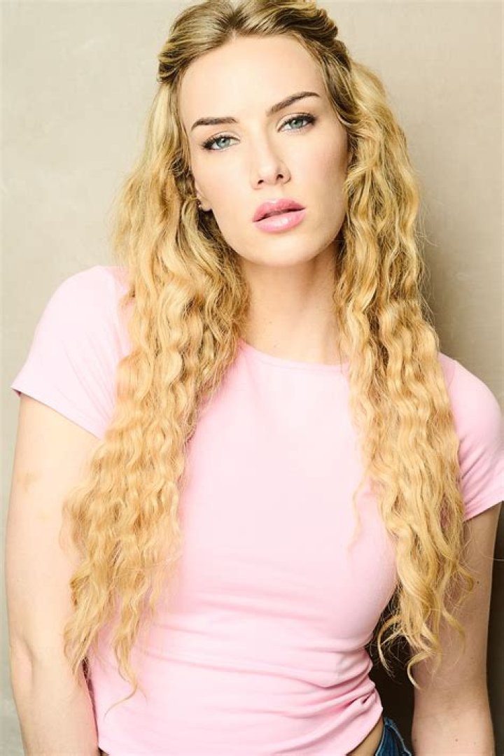 Charlotte Kirk Height, Weight, Measurements, Bra Size, Shoe Size