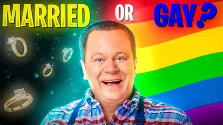 Is QVC host David Venable gay? Is he married to a wife? Children? His wiki, bio, net worth, height.