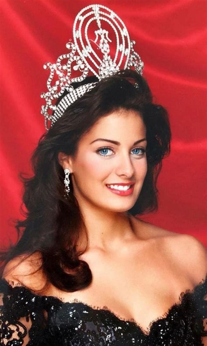 Dayanara Torres Height, Weight, Measurements, Bra Size, Shoe Size