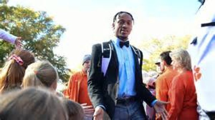 
Diondre Overton Height, Weight, Net Worth, Age, Birthday, Wikipedia, Who, Nationality, Biography 