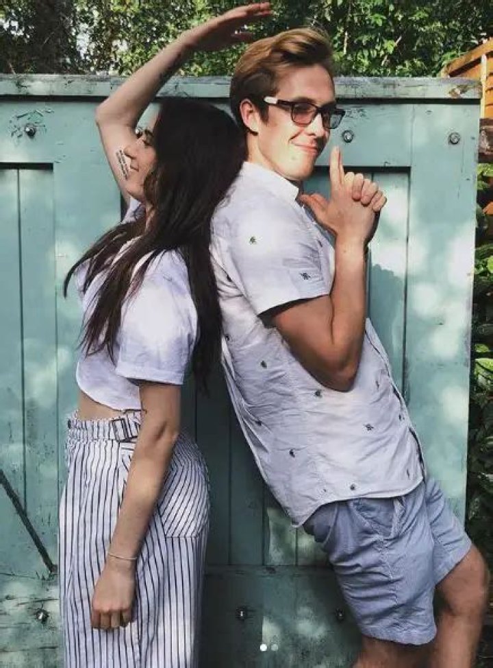 Dodie Clark Wiki, Bio, Boyfriend, Net worth, Height, Parents