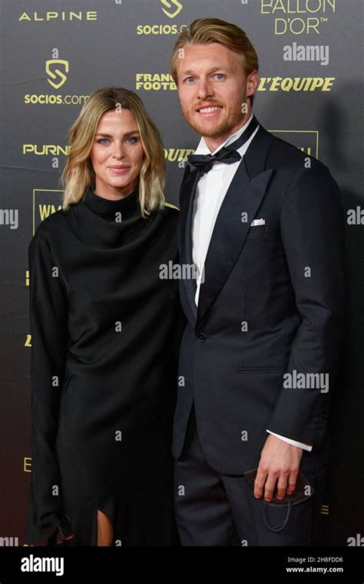 Elina Gollert Age: Check Simon Kjær’s Wife Instagram Photos
