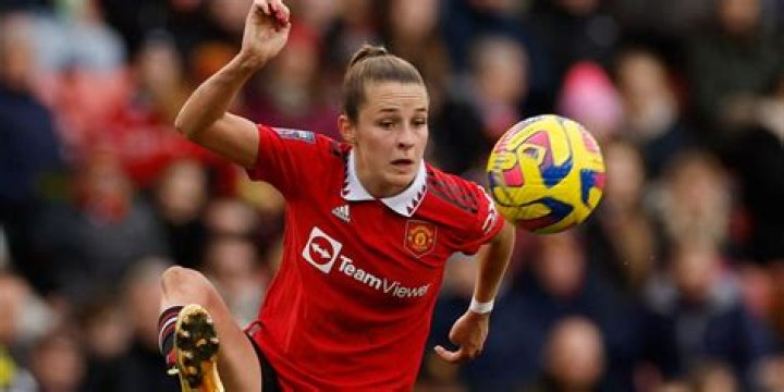 Ella Becroft Net Worth