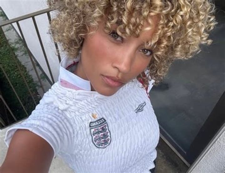 Elle Smith Height, Weight, Measurements, Bra Size, Shoe Size