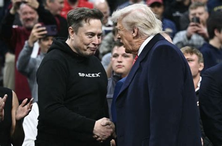 
Elon Musk Sends Fans Wild With Joke He Is Buying Man Utd 