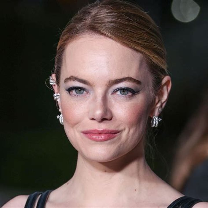 Emma Stone married or dating boyfriend? Her career, net worth, wiki-bio.