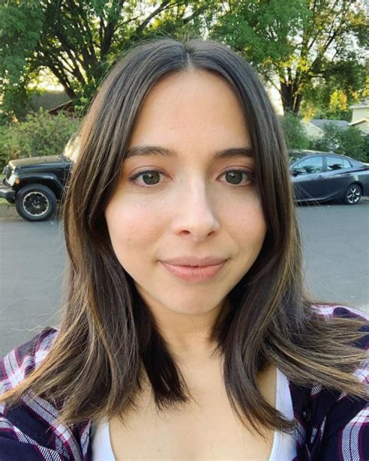 Esther Povitsky Net Worth, Salary, Movies, Career, Dating, Boyfriend, Wiki-Bio, Age, Height