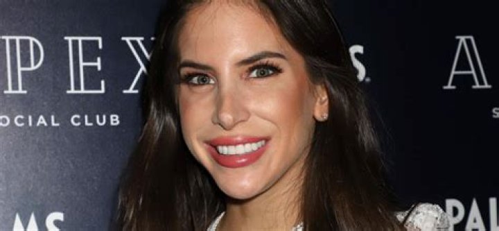 Fact Check: Is Jen Selter Pregnant? Meet The Model On Instagram