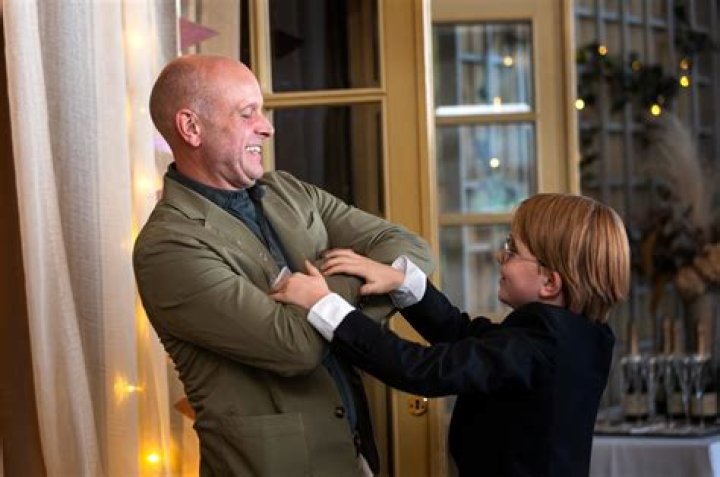 Fredrik Hallgren Net Worth