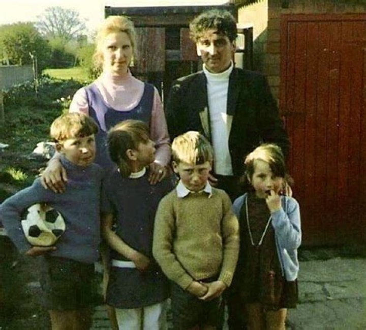 Wiki Bio, net worth, height, age, wife, kids.