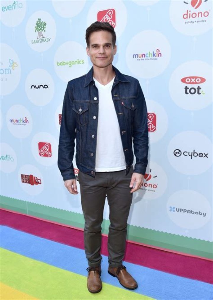 Greg Rikaart Net Worth