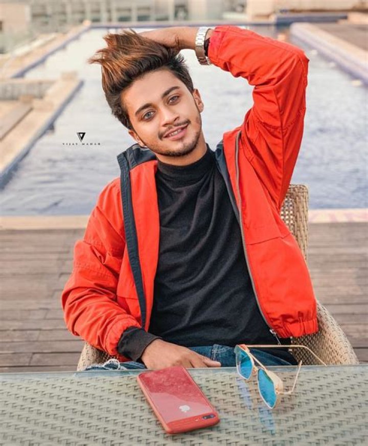 Hasnain Khan Height, Weight, Age, Girlfriend, Biography, Family & Wiki