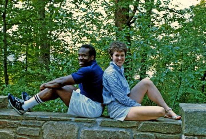 Holly Thomas Net Worth