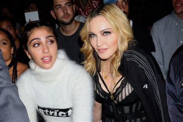 How many full siblings does Madonna have? Does Madonna talk to her siblings?