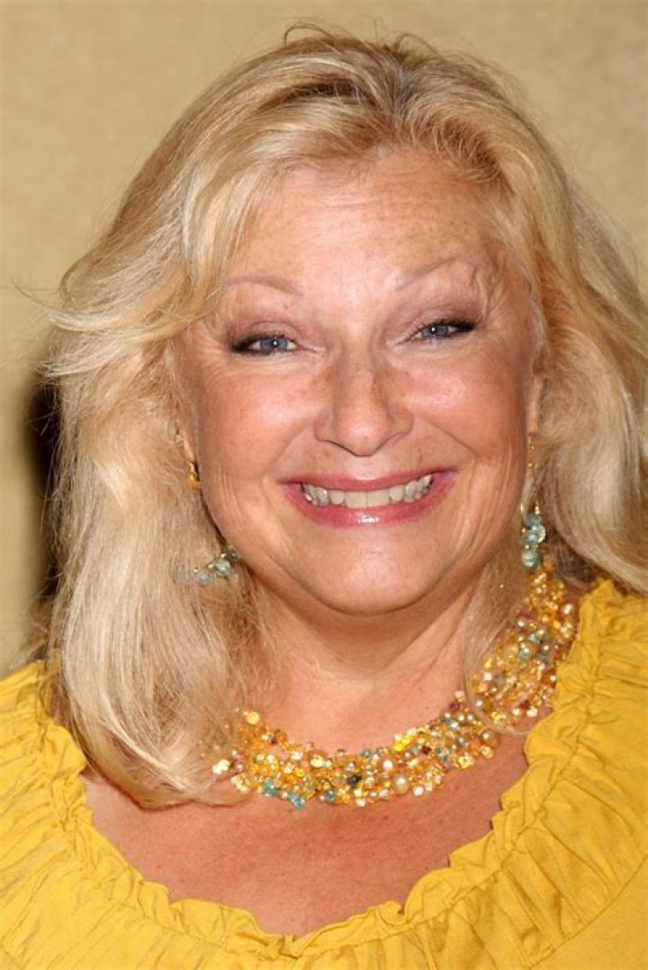How Much Pounds Did Beth Maitland Lose? Young And Restless Actress Weight Loss Journey