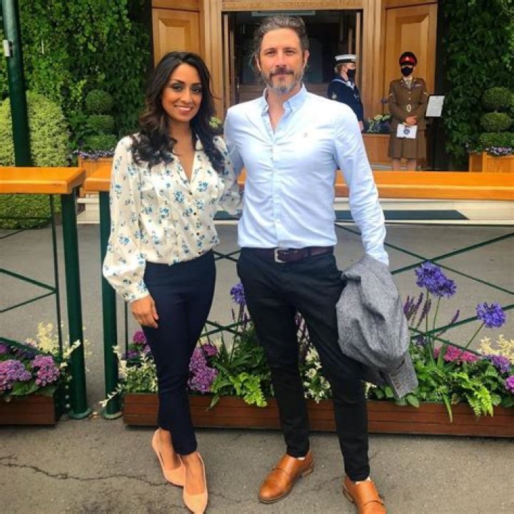 
How Rich Is Isa Guha Husband Richard Thomas? Net Worth And Career Info 