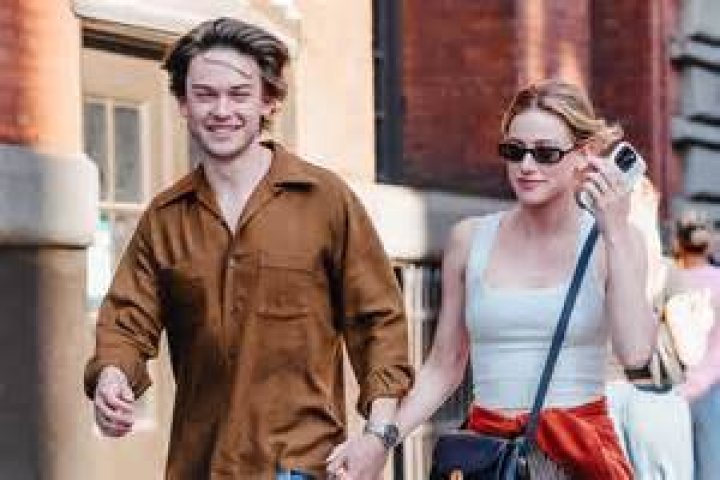 Is Lili Reinhart Lesbian? Are Lili Reinhart and Wallis Day Engaged in a Gay Love Affair?