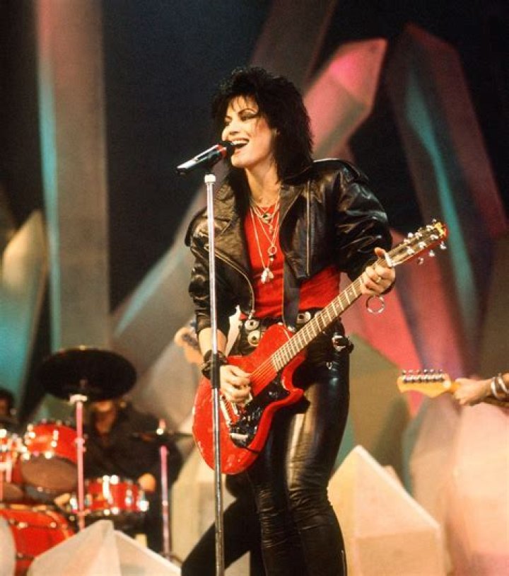 Joan Jett Height, Weight, Body Measurements, Bra Size, Shoe Size