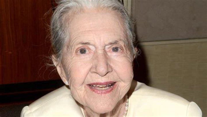 Joanne Linville Net Worth
