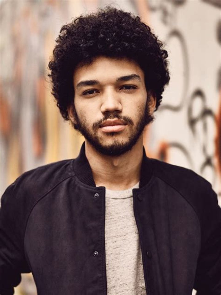 Justice Smith Height, Weight, Measurements, Shoe Size