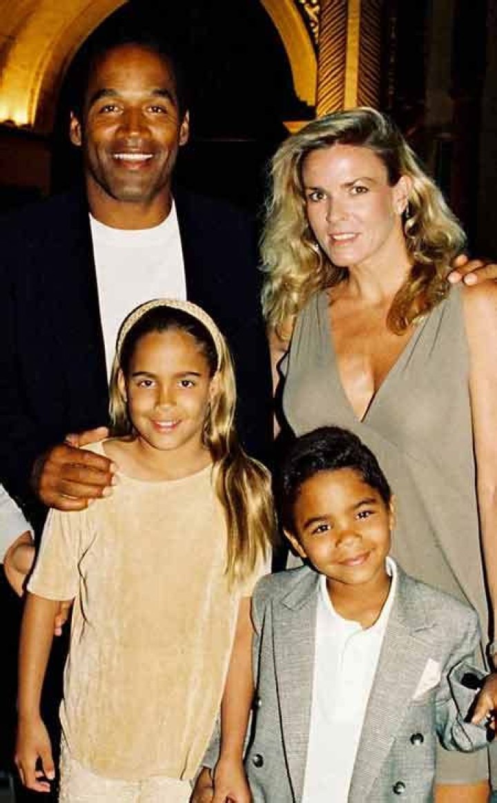 O.J Simpson’s daughter, Sydney Brooke Simpson was rumored to be dating an ex-con, Robert Blackmon. The question rose if she is really in a relationship with Robert. And the answer to the question is, yes, she is in a love relationship with Blackmon. But, in one of the interviews, Blackmon denied of having relationship with Justin’s sister. Though, he denied about having a romantic affari with Sydney, people are still certain that the duo is in an intimate affair.