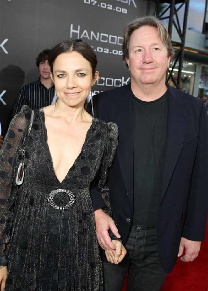 Justine Bateman: Husband, net worth, tattoos, smoking & body measurements