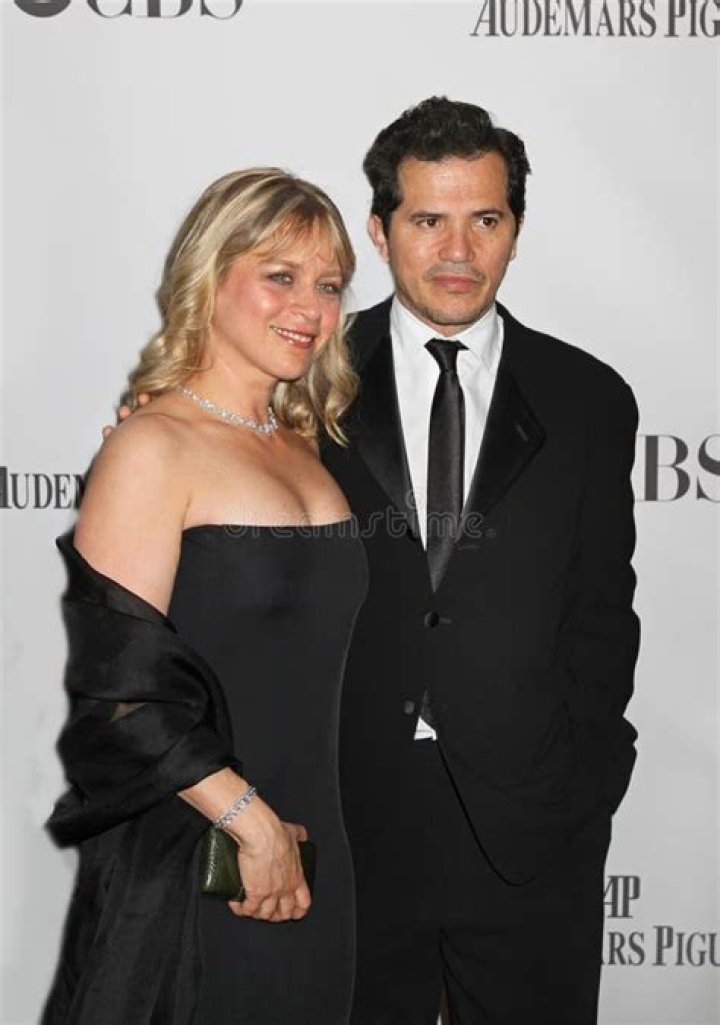 
Justine Maurer Bio, Net Worth. Who is John Leguizamo’s wife? 