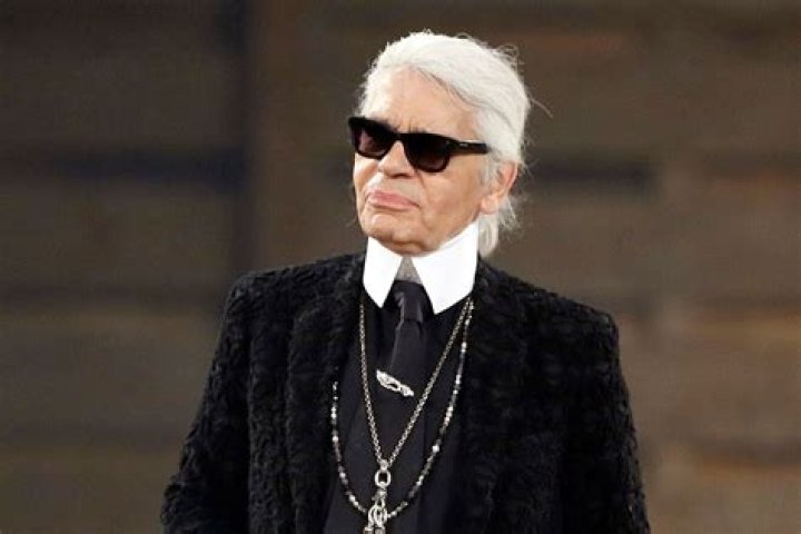 Karl Lagerfeld: Girlfriend, net worth, tattoos, smoking & body facts