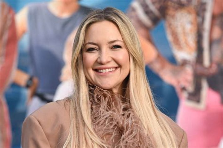 
Kate Hudson Sips Snow-Chilled Champagne on New Year’s Eve: ‘Many Blessings’ 