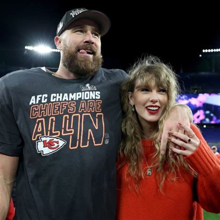 
Kelli Fisher And Chris Got Engaged At The Finale Of “Love Match Atlanta” 