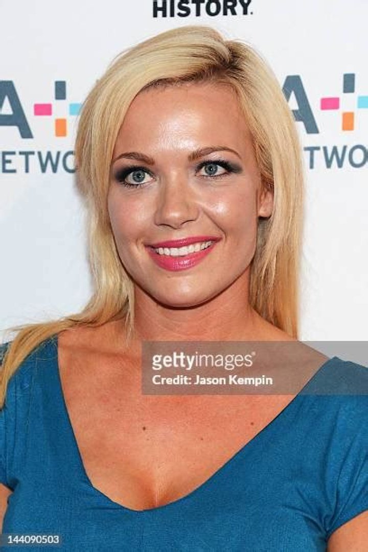 Kristen Bredehoeft Net Worth