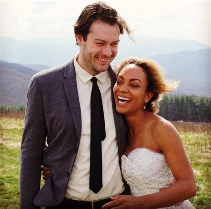 
Lyndie Greenwood and Husband Ben Jamieson Have A Fulfilling Married Life – Do They Have Any Kids? 