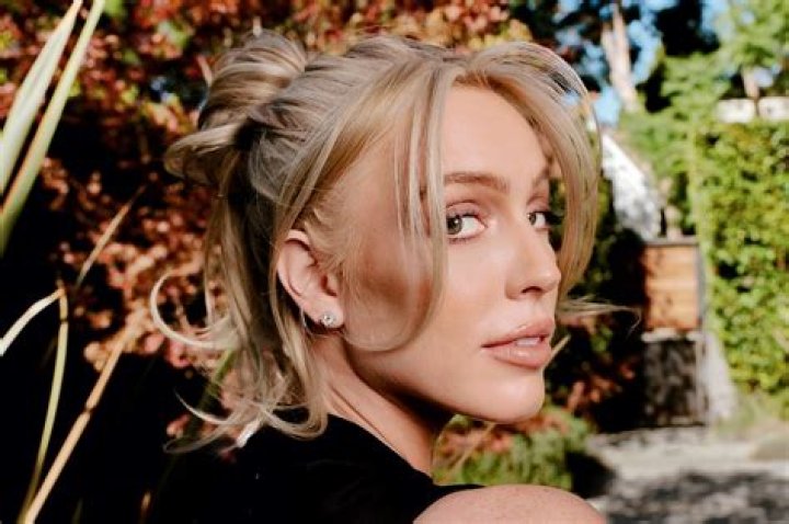 Maggie Cooper Net Worth