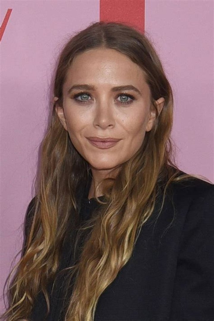 Mary-Kate Olsen Height, Weight, Measurements, Bra Size, Shoe Size