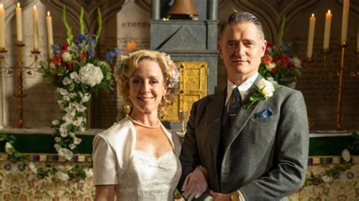 Meet Claudie Blakley Husband Ross Anderson – Everythimg On Man VS Bee Cast