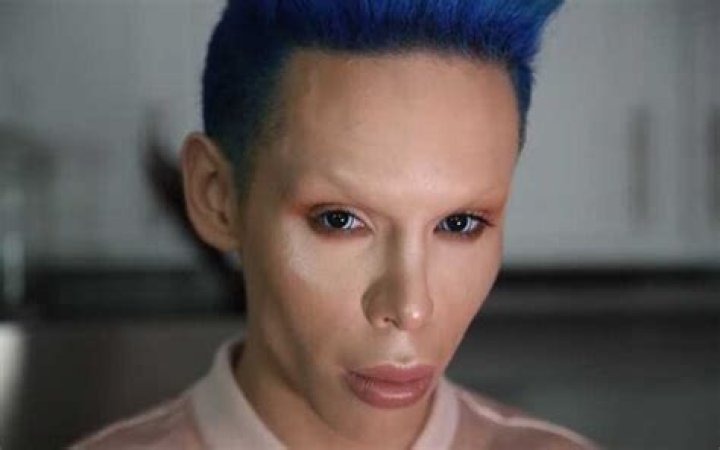 Meet the Genderless Alien -Vinny Ohh!