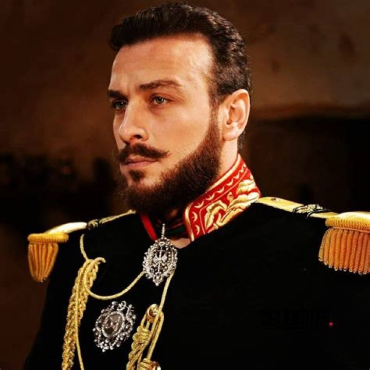 Nabil Karoui Wiki ,Biographie, Age, Taille, Mariage, Contact & Informations